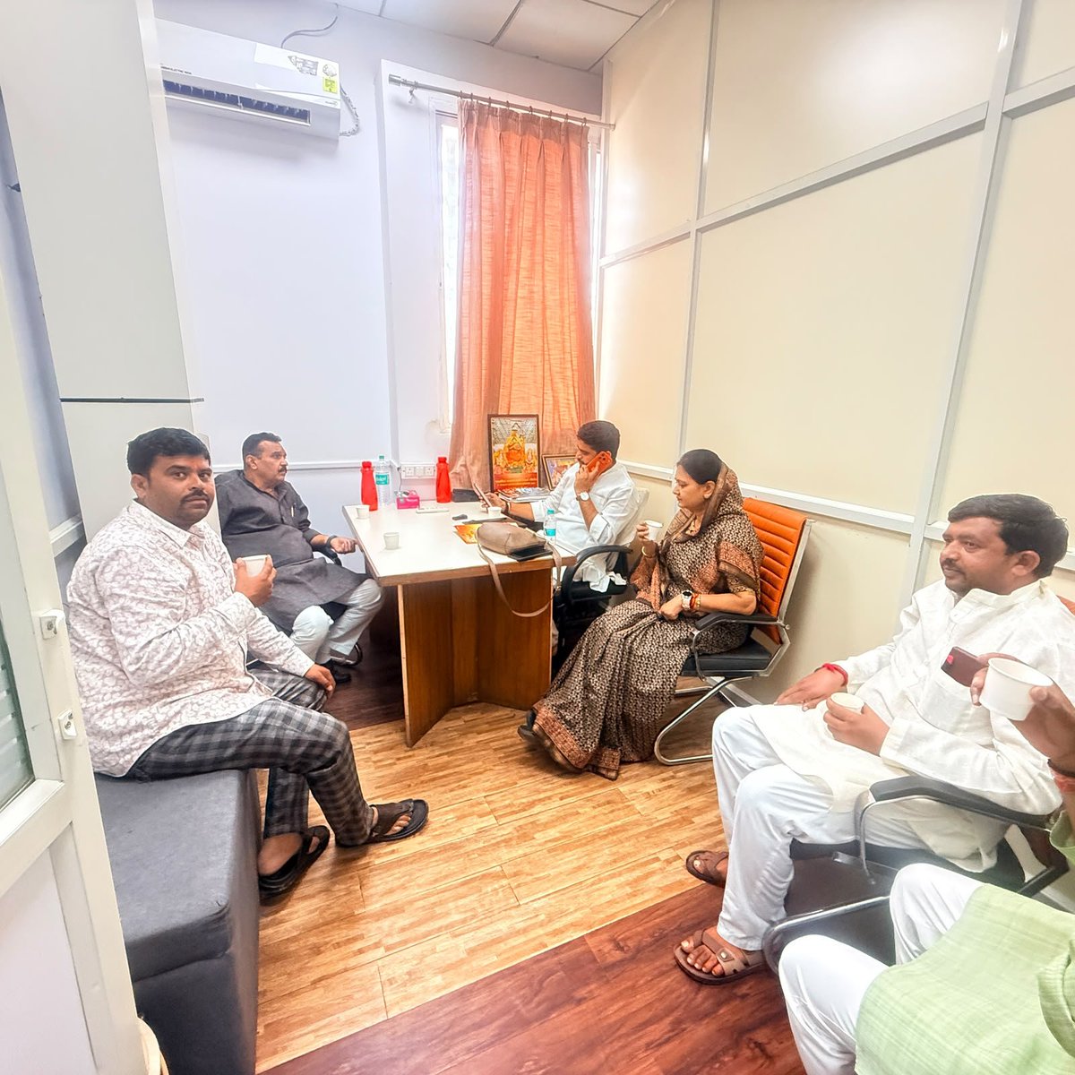 Gaurav_BJP12's tweet photo. आज प्रदेश भाजपा कार्यालय में प्रदेश भर से पधारे सम्मानित पदाधिकारियों एवं कार्यकर्ताओं से आत्मीय भेंट की।
#BJP #MadhyaPradesh #PartyWorkers #Organization #JanSeva #BharatiyaJanataParty https://t.co/CmF27GwtnL