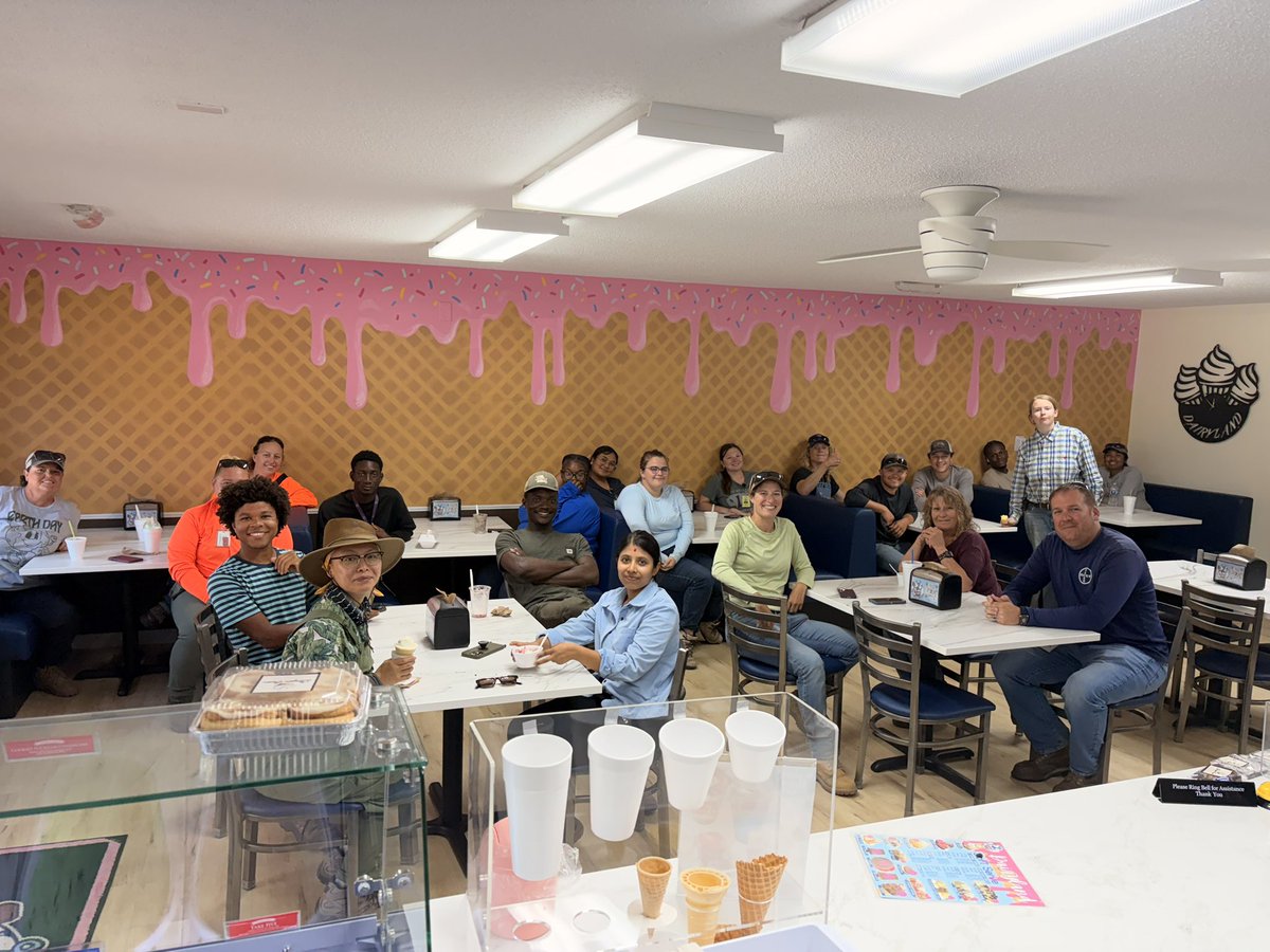 ImranAbdLateef's tweet photo. This summer, I was a Team Lead in an apprenticeship program with Bayer Crop Science and Fresh Harvest 365. Getting a front row seat to the work culture at the biggest company in the seed industry was incredible.

Rabbana wa Laka L Hamd https://t.co/oR8nMsQkNx