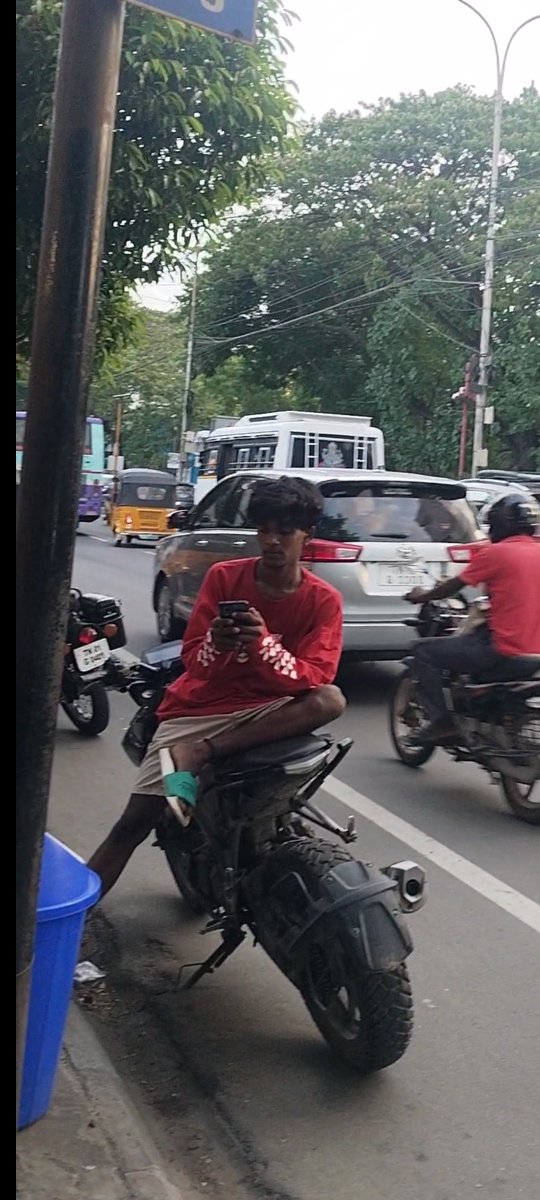 CovidZinnah's tweet photo. இடம் சென்னை கோட்டூர்புரம் 
புகார். பின்புற நம்பர் பிளேட் இல்லாமல் செல்லும் வாகனம் 
குற்றச் செயலில் ஈடுபட்டால் கண்டுபிடிப்பது கடினம். 
@ChennaiTraffic
@roadraja https://t.co/YuYCIkiG7Z