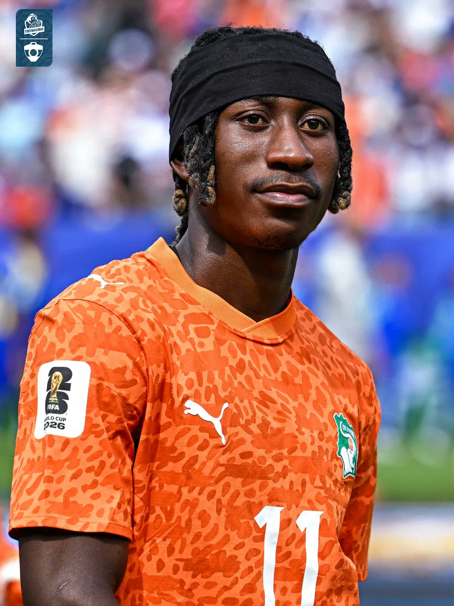 Footballogue's tweet photo. 𝟭𝟵 𝗔𝗡𝗦, 𝟰𝟲 𝗠𝗔𝗧𝗖𝗛𝗦 𝗘𝗡 𝗣𝗥𝗢 et 𝟬 𝗘𝗡 𝗟𝗜𝗚𝗨𝗘 𝗗𝗘𝗦 𝗖𝗛𝗔𝗠𝗣𝗜𝗢𝗡𝗦... LE PRIX DE DIIIINGUE. 🤯🤯💰

▫️140 M€ (avec bonus)

▫️Le joueur africain le plus cher de l'histoire.

▫️Le 1er ivoirien de l'histoire du Real Madrid.

▫️Recrue la plus chère de l'histoire du Real Madrid.

La pression qu'il va avoir !! 😳