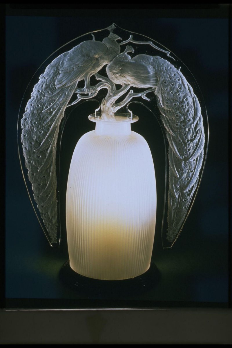 LeoDaVinciWave's tweet photo. Deux Paons" (Two Peacocks) lamp designed by René Lalique around 1920. https://t.co/sTiZbo4NUO