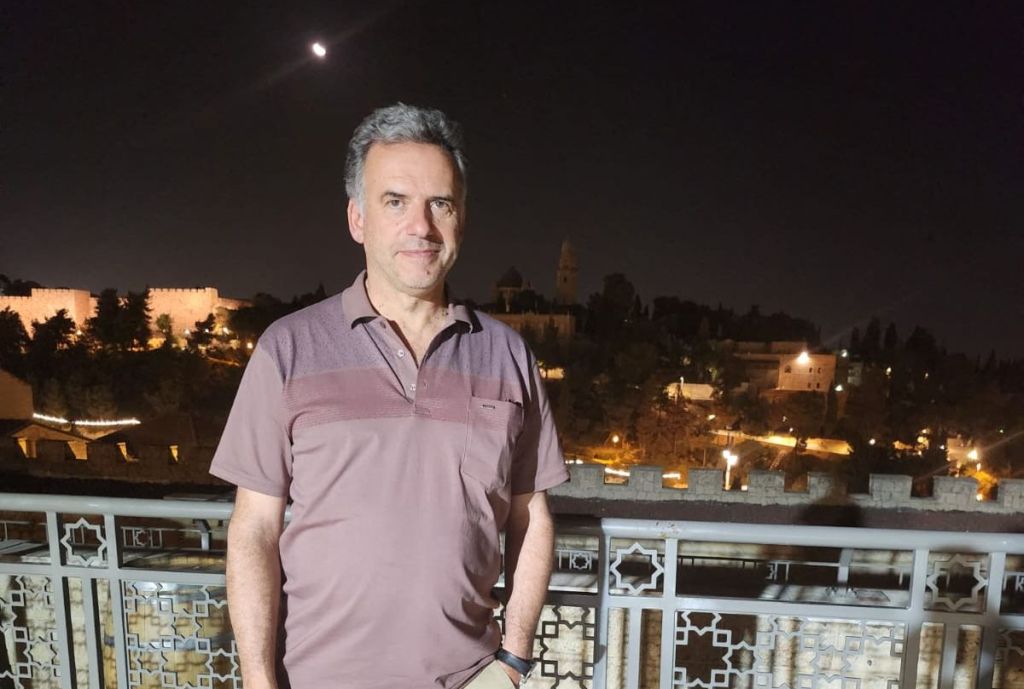 DMoreirauy's tweet photo. Yo no entiendo porque las criticas de muchos frenteamplistas contra los legisladores de la Coalición Republicana por ir a Israel, si sus políticos también fueron a ese país años atrás.

Solo hay que hacer memoria, que eso me encanta.

1) Yamandú Orsi, poco antes de ser electo presidente de la República, en setiembre del 2023.

2) Carolina Cosse, como ministra de Industria.

3) Tabaré Vázquez en el 2008 como presidente, y también en otras oportunidades.

4) Danilo Astori acompañando a Vázquez como vicepresidente y también por separado como ministro de Economía.