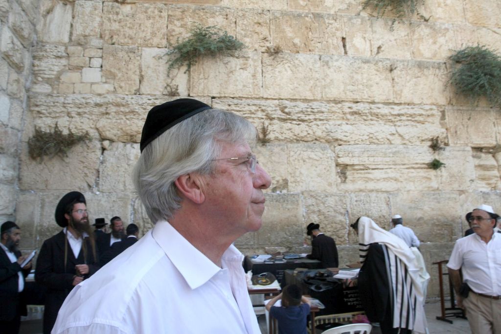 DMoreirauy's tweet photo. Yo no entiendo porque las criticas de muchos frenteamplistas contra los legisladores de la Coalición Republicana por ir a Israel, si sus políticos también fueron a ese país años atrás.

Solo hay que hacer memoria, que eso me encanta.

1) Yamandú Orsi, poco antes de ser electo presidente de la República, en setiembre del 2023.

2) Carolina Cosse, como ministra de Industria.

3) Tabaré Vázquez en el 2008 como presidente, y también en otras oportunidades.

4) Danilo Astori acompañando a Vázquez como vicepresidente y también por separado como ministro de Economía.