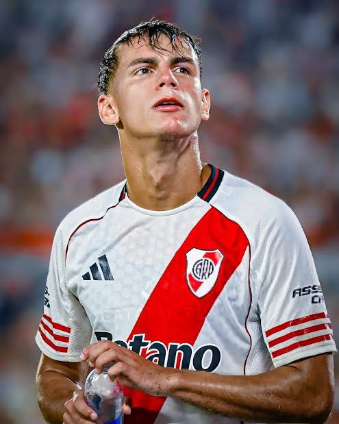 Perla_Londres's tweet photo. 🚨👀 Joaquín Freitas está recibiendo MUCHÍSIMOS SONDEOS del exterior

💰 River lo tasa muy alto y por el momento ningún club le presentó nada
🇦🇷 Fue uno de los juveniles que viajó al Mundial con la Selección
❌ Es el que más sondeos recibe, pero no piensa en irse del Millonario

[@HernanSCastillo 🥇]