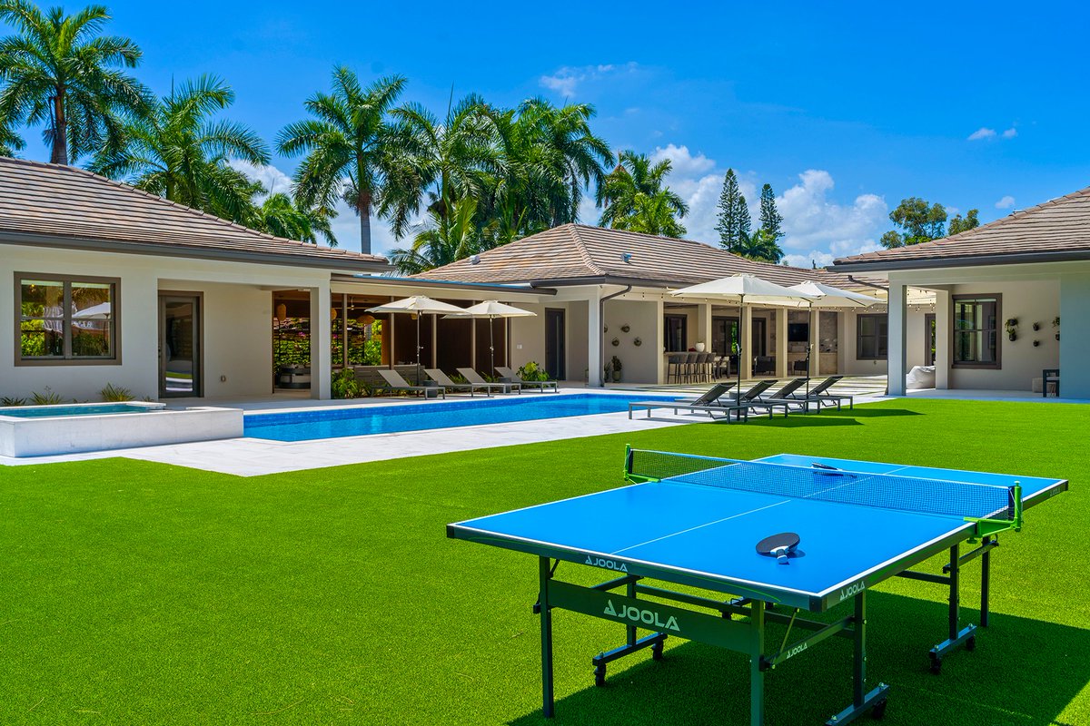 JatinaGroup's tweet photo. 📍 Villa Banyan | North Miami Beach, FL
• 7 Bedrooms
• 5 Bathrooms
• Sleeps 16 Guests
• Resort-Style Pool &amp; Jacuzzi
• Outdoor Kitchen
• Basketball Court &amp; LED Mini-Golf
———
Jatina Group
Info@jatinagroup.com
#VillaBanyan #MiamiLuxury #SmartLiving #LuxuryVilla  #JatinaGroup https://t.co/IvBpBgTVzJ