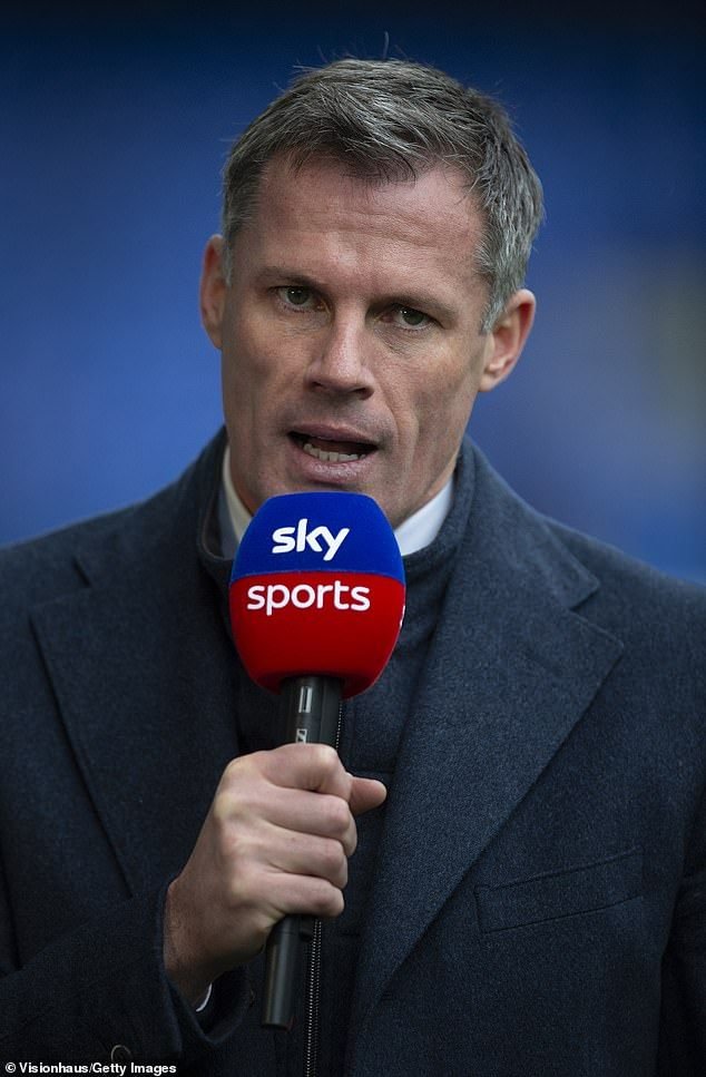 fyodorkrmzv's tweet photo. 🚨🏴󠁧󠁢󠁥󠁮󠁧󠁿 Jamie Carragher, Lionel Messi - Cristiano Ronaldo tartışmasına noktayı koyuyor:

🎙️ Jamie Carragher:
"Benim için bu hiçbir zaman gerçekten bir tartışma konusu olmadı.
Cristiano Ronaldo, futbolun gördüğü en büyük golcülerden biri ve mantalitesi eşsiz.

Ancak Lionel Messi, hayatımda izlediğim en büyük futbolcu.
Messi bir maçı kontrol edebilir, pozisyonlar yaratabilir, goller atabilir ve imkansızı normal gösterebilirdi.

Ronaldo, büyüklükte uzmanlaşmayı saplantı ve durmaksızın çalışmakla başardı.
Messi ise sadece başka hiç kimsenin sahip olmadığı bir şeyle doğmuştu.

İşte bu yüzden, bence Cristiano bu konuşmanın sadece içinde yer alıyor...

Ama Messi tek başına zirvede.."