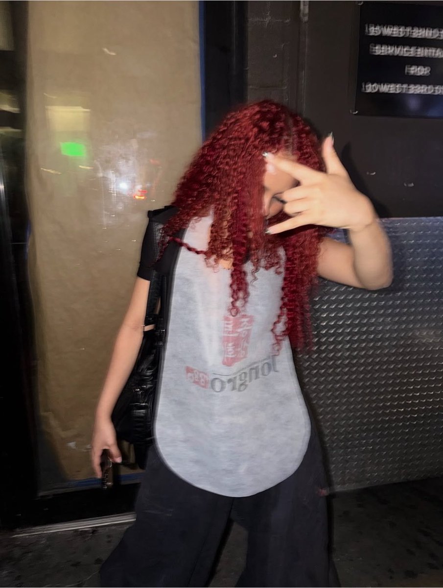savthnker's tweet photo. i love the red hair on her so much https://t.co/alanwagBOj