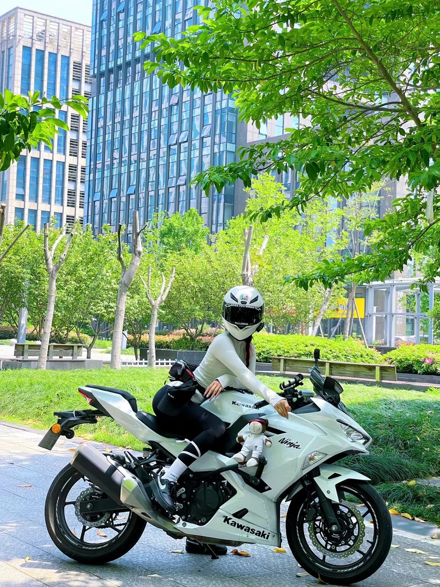 Petal0i's tweet photo. Don't worry, my Kawasaki knows better than my ex when to "keep quiet". https://t.co/ybeeydfRst