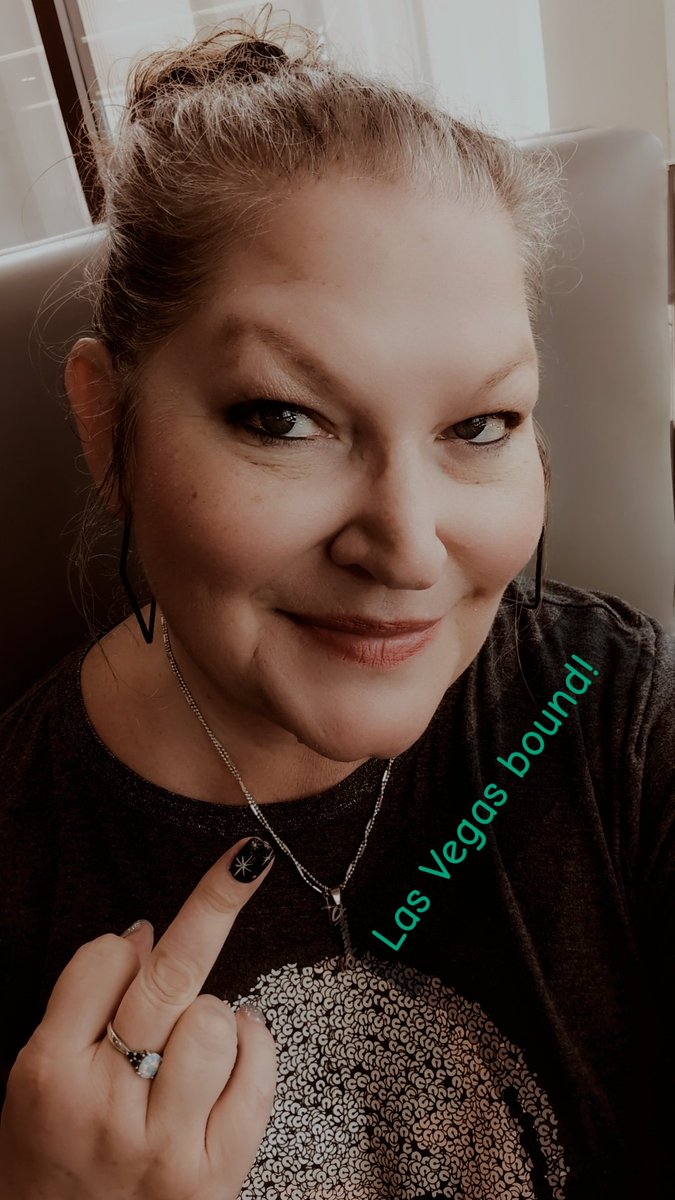 SweetHunnyB420's tweet photo. 12 months of sobriety! Celebrating with a concert in Sin City, Baby! 🎉🤘
#fatbabe #feelingood #nobooze #SinCity https://t.co/PQkIvI0YkP