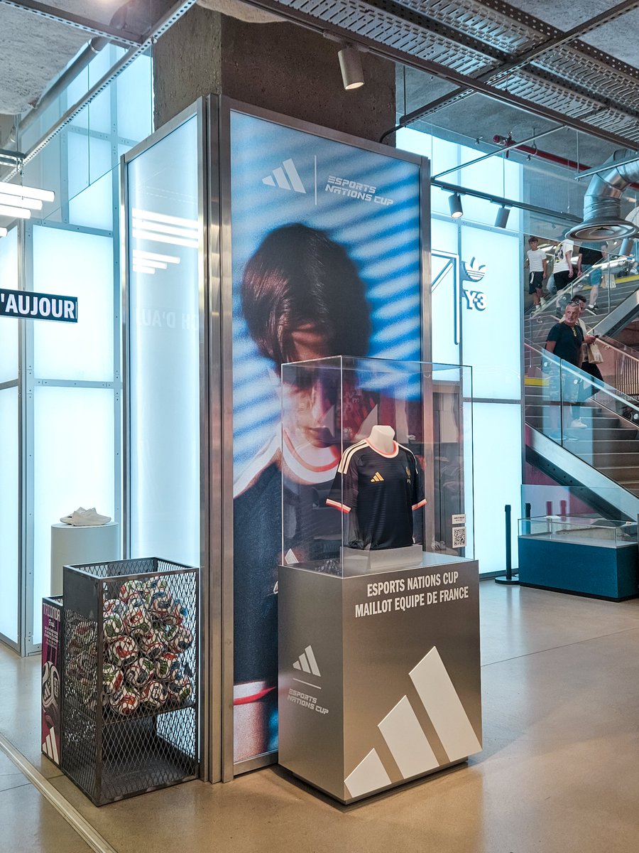 ENC_EN's tweet photo. LANDED IN PARIS.

📍 adidas Flagship Store Champs-Élysées. https://t.co/k6DlO8SpVp