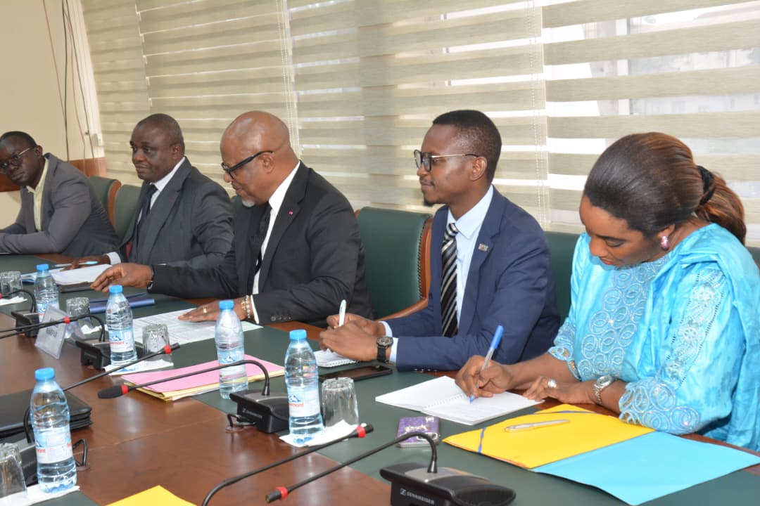 minepat237's tweet photo. 🇨🇲 Le MINDEL auprès du #MINEPAT, @paultasong, a reçu en audience le 4 août 2026, Rosario Mbasogo Kung, Présidente du Conseil des ministres de la #CEEAC, à la tête d'une délégation en mission de plaidoyer pour la libre circulation en Afrique Centrale
#IntégrationRégionale #CEEAC https://t.co/4mUyo2QXoD