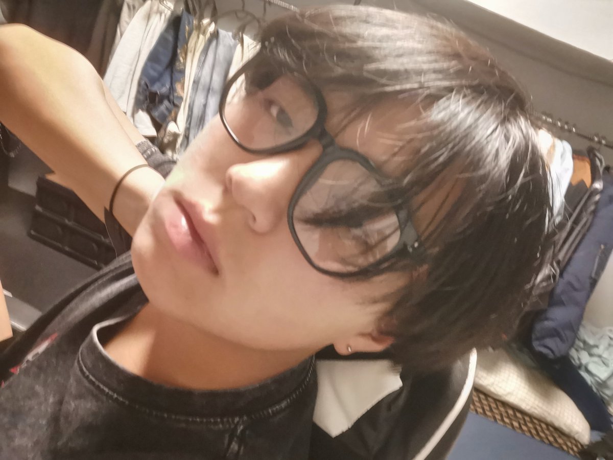 denn1s1m's tweet photo. 洗��澡了 彭于晏吴彦祖排名又下降一位 #1s #贵阳 #正太 #小男孩 https://t.co/4tW3R1CCYs