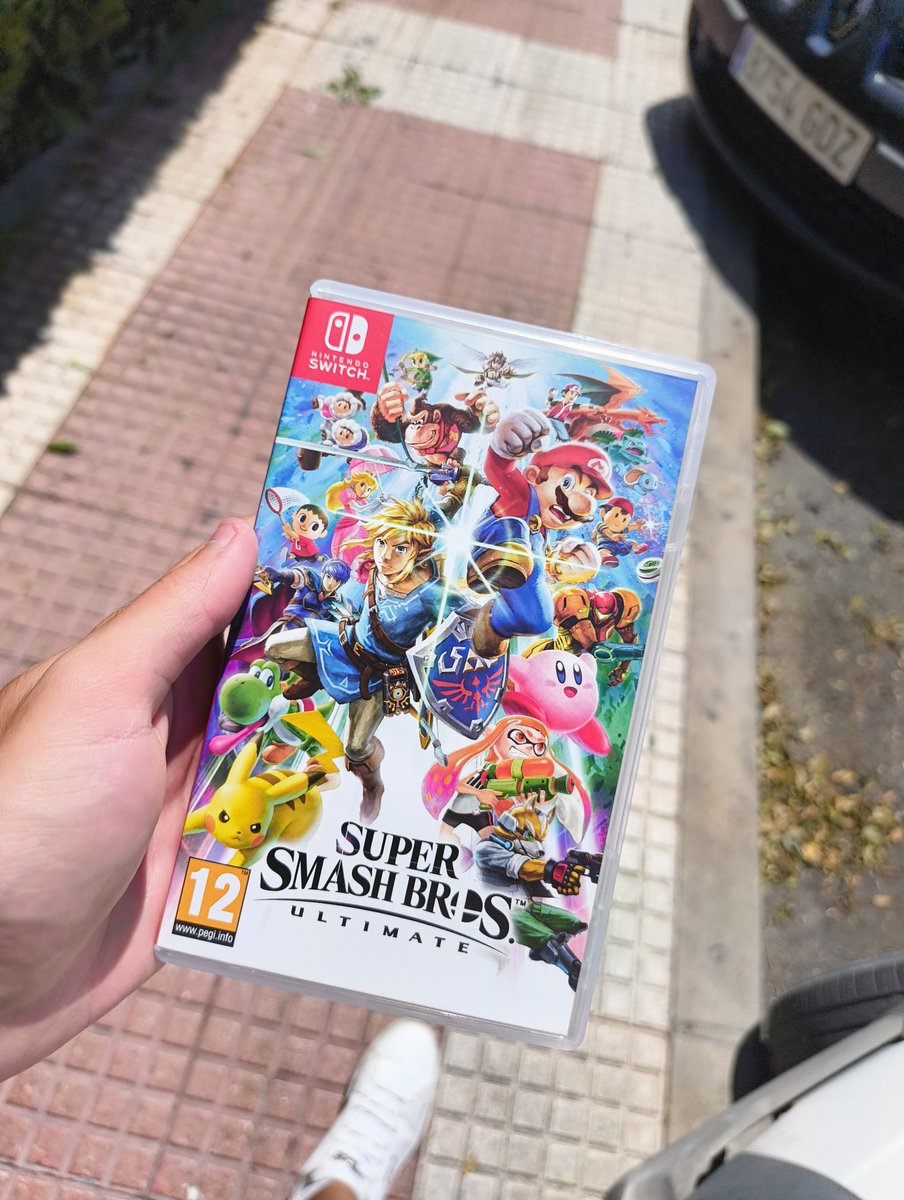 hornireindee's tweet photo. Bueno chicos, no he podido evitar sucumbir al poder de la mesa, me he pillado una switch pocha por 60€ que ni el táctil le funciona y el Smash, empieza mi camino en este mundillo, a ver cuánto tardo en dejar de ser un 0-2er. https://t.co/6p38wKVgyb