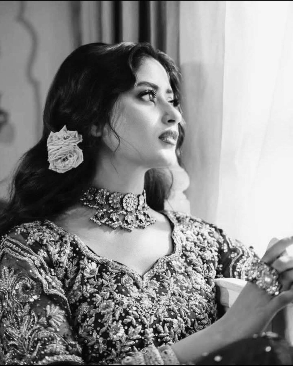 mayya9i's tweet photo. "دل کا تھک جانا جسم کے تھک جانے سے

 زیادہ بھاری ہوتا ہے...🖤

#متاعِ_دل https://t.co/YPWqMDhixW