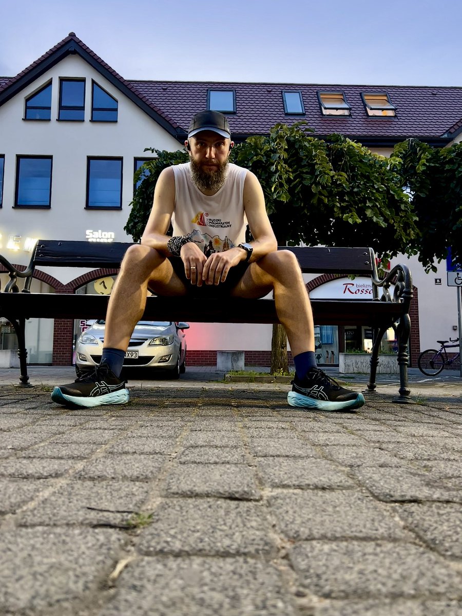 tomasznicieja's tweet photo. Najpierw mały trening siłowy, trochę gimnastyki i rozciągania, odpowiednie nawodnienie i ponownie bieg🏃♂️ Dzisiaj dystans się zgadza, tempo trochę wolniejsze nadal, ale jest dobrze 💪
#Garmin #Fenix7
#run #running #bieganie #walking
#zabieganyprogramista https://t.co/02tR7Vbhjp
