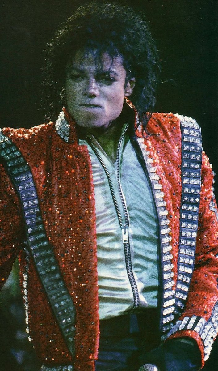 snoopychael's tweet photo. is he seducing me or is the music seducing him https://t.co/cOsTC3bYCs