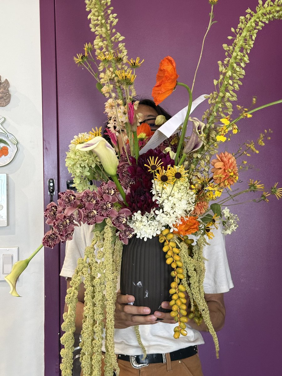 MvsonMae's tweet photo. Better pic of the flowers I brought home that day lol https://t.co/cmmhElU59T