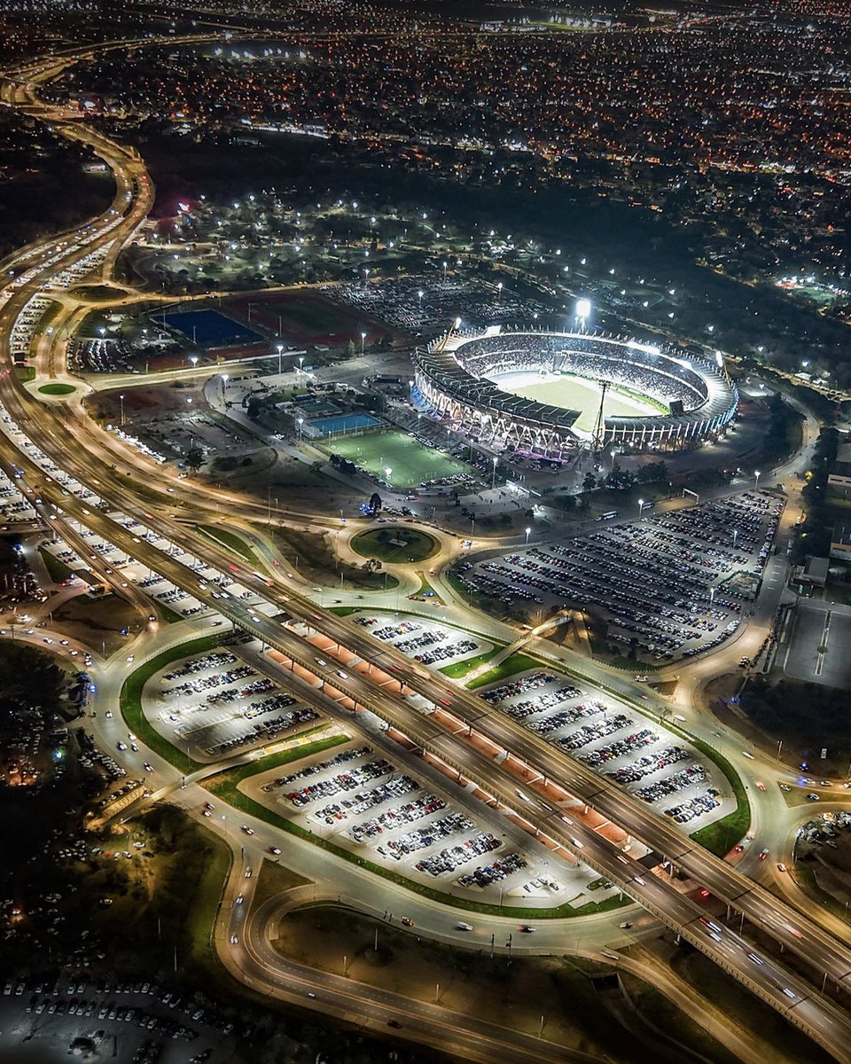 MartinLlaryora's tweet photo. CÓRDOBA, SEDE DE LOS GRANDES EVENTOS: EL TROFEO DE CAMPEONES SE JUEGA EN EL KEMPES
Una vez más, #Córdoba será sede de una de las grandes finales del fútbol argentino. Nuestro #EstadioKempes recibirá el próximo 19 de diciembre el Trofeo de Campeones 2026 de la @LigaAFA, que enfrentará a los campeones de los torneos Apertura y Clausura de la Liga Profesional.
Nos llena de orgullo que nuestra provincia vuelva a ser elegida por la @afa como escenario de uno de los acontecimientos más importantes del calendario deportivo nacional. Esta designación consolida el posicionamiento de Córdoba como un destino de referencia para la realización de eventos deportivos de primer nivel y refleja la confianza en su infraestructura, su capacidad organizativa y la experiencia demostrada.
Uno de los protagonistas de la final será el Club Atlético @Belgrano, vigente campeón del Torneo Apertura, lo cual genera una expectativa especial para el público cordobés.
Ser sede del Trofeo de Campeones es mucho más que recibir un gran partido de fútbol. Cada megaevento es una nueva oportunidad para seguir impulsando el desarrollo económico, el #turismo y el #empleo. Acondicionamientos de esta magnitud moviliza la actividad hotelera, gastronómica, comercial y de servicios, generando un impacto positivo para miles de cordobeses.
Este reconocimiento es el resultado de una política sostenida que apuesta por atraer grandes eventos, inversiones, fortalecer la economía regional y proyectar a Córdoba como un escenario competitivo, preparado para recibir espectáculos deportivos de alcance nacional e internacional.
#HacerParaCrecer