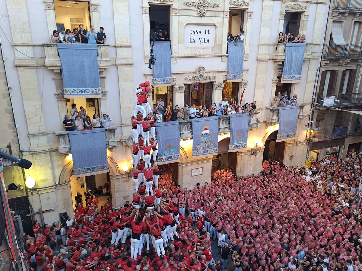 rcvalls's tweet photo. Firagost. 1a ronda
@collavella 5d9f
@JovesValls 4d9f
Ho seguim en directe a @rcvalls 
https://t.co/buTcJazq6N
#castells #castellers https://t.co/PZSHNKRPiO