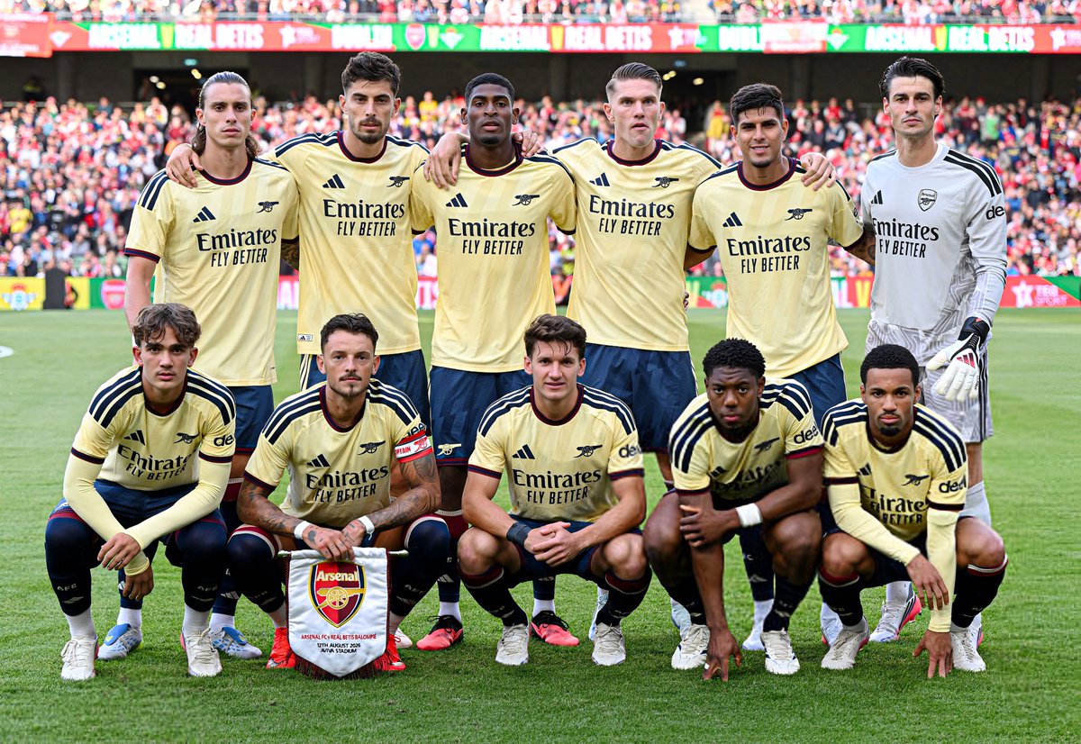 W33ie's tweet photo. The Arsenal 💛 #AFC https://t.co/bhQydFX26W