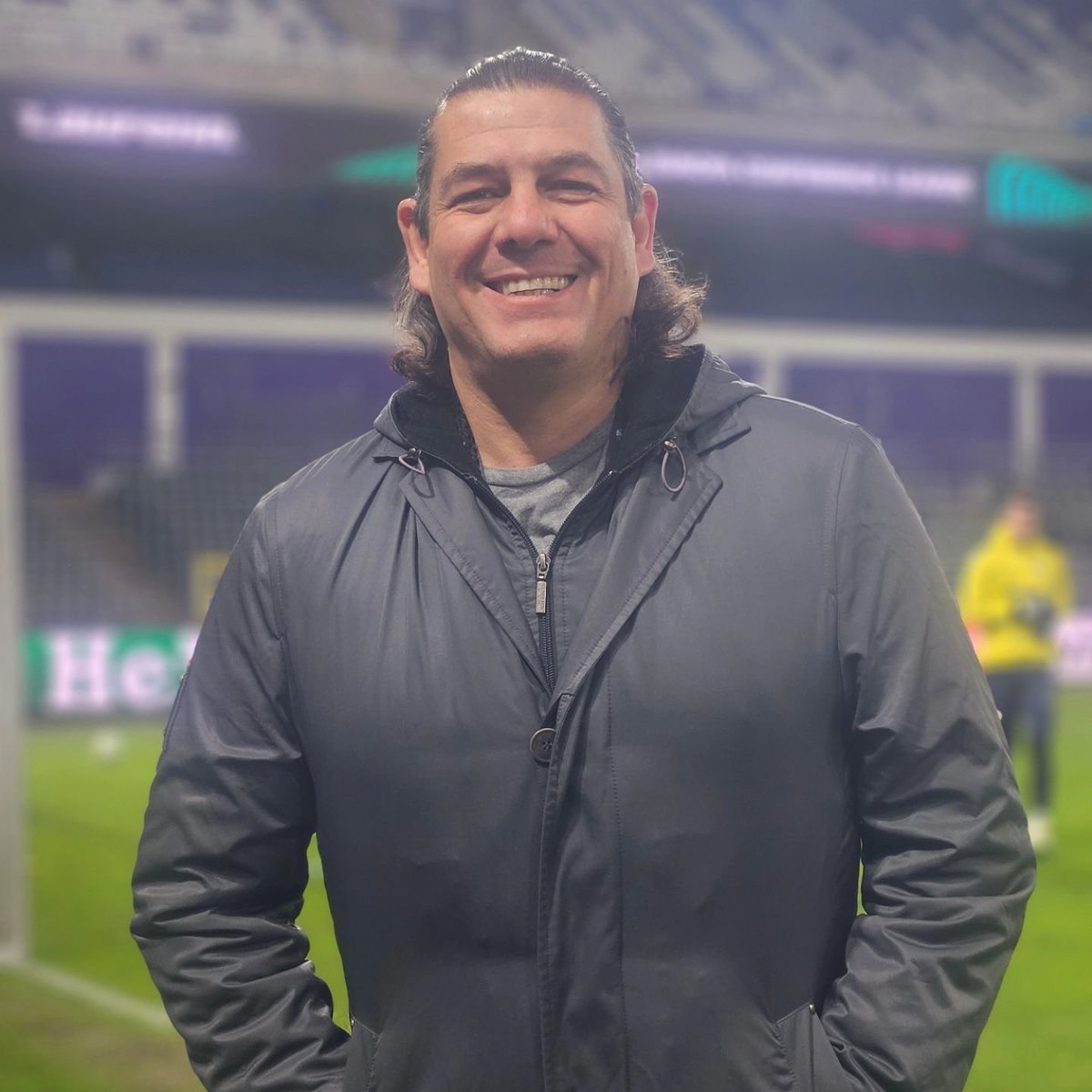 Senoly06's tweet photo. Abicim, sen niye tüm stat Galatasaray’a küfür ederken taraftarı övüyorsun?

#AlpÖzgen #TV100 #FBvSTU https://t.co/dj2rcNLxN7
