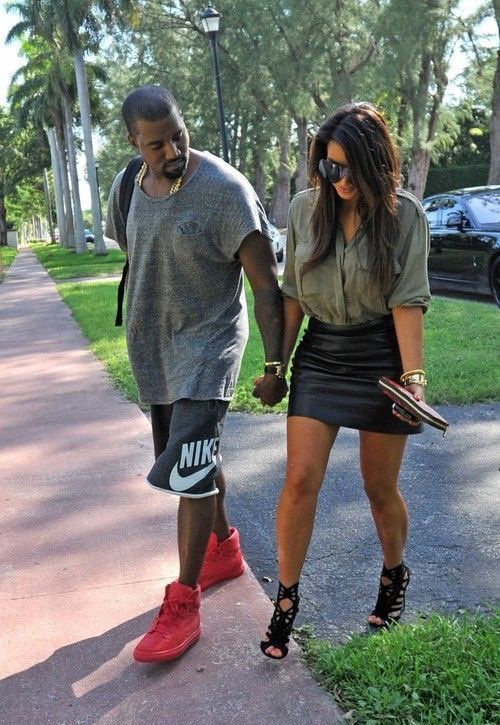 Bigdawg_Fly's tweet photo. 🚶‍♀️🚶‍♂️Kim K &amp; Kanye West house hunting in Miami back in 2012. Simpler times. https://t.co/zmaGuUPibw