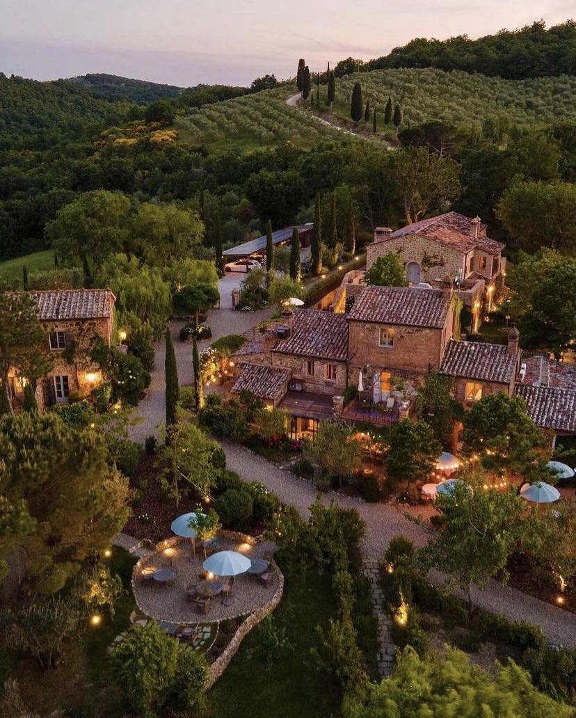 naturehealyou's tweet photo. golden hours in the Tuscany countryside https://t.co/UHA7lBDZe1