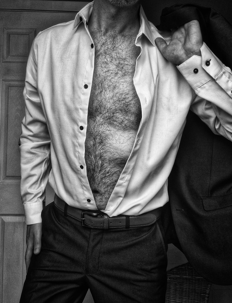 Andrewforwhisky's tweet photo. This is me. Mid 40s Scotsman. Can't keep my shirt buttoned. https://t.co/vAXazbgexE