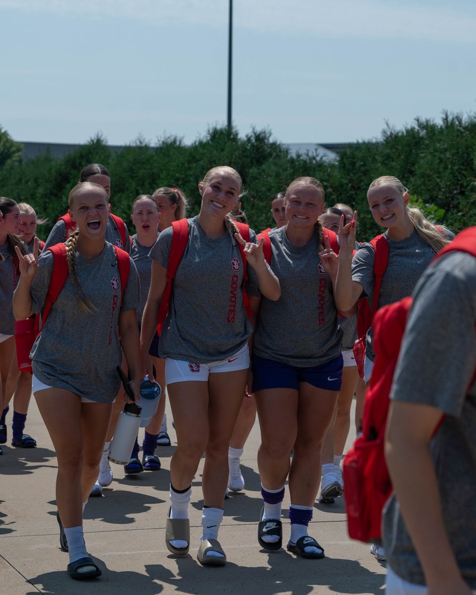 SDCoyotesSoccer's tweet photo. Yotes on site📍

#GoYotes https://t.co/4SrYdhYXGX