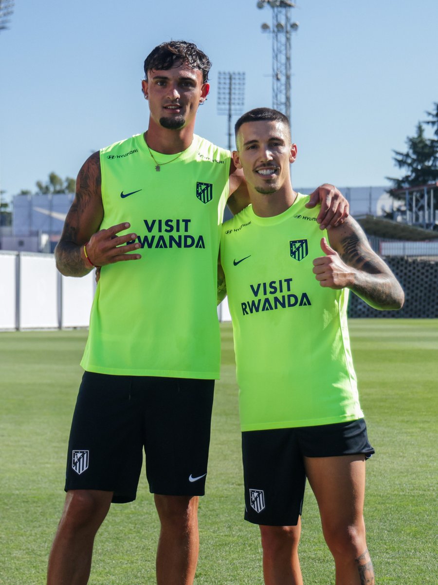 Atleti's tweet photo. ¡Dos campeones del mundo arrancan su pretemporada! 🤩 https://t.co/mX4Oaa4UAb
