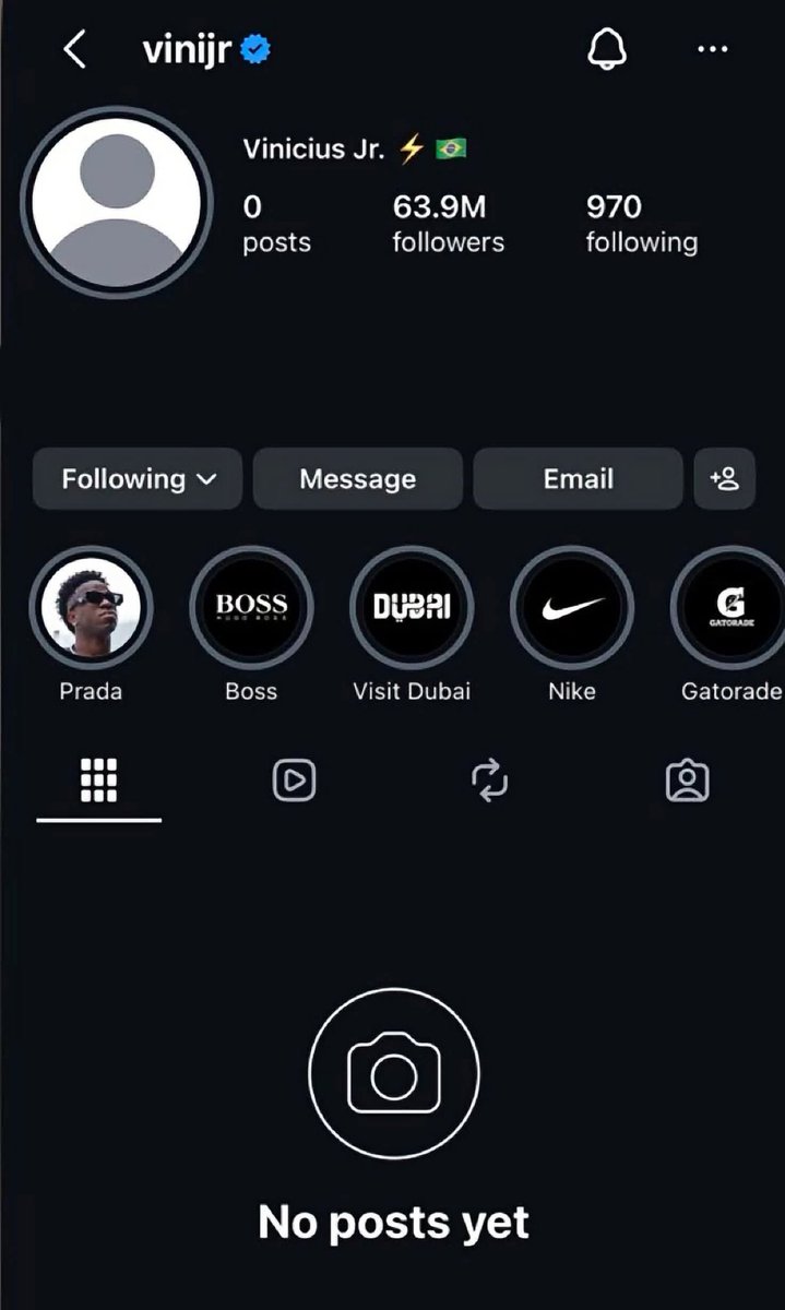 Onlybest_005's tweet photo. 🇧🇷🚨 𝐁𝐑𝐄𝐀𝐊𝐈𝐍𝐆: Vinicius Jr REMOVED ALL posts and his profile picture from IG. https://t.co/TrfvJ9xhBG