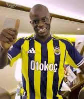 Delirdiiii's tweet photo. Kante muazzam oynuyor, topla çıkışta her topçuya pas organizasyonu yarattı. Nerede boşluk varsa orada kante. Büyük oynuyor büyük. https://t.co/vnPztVVInT