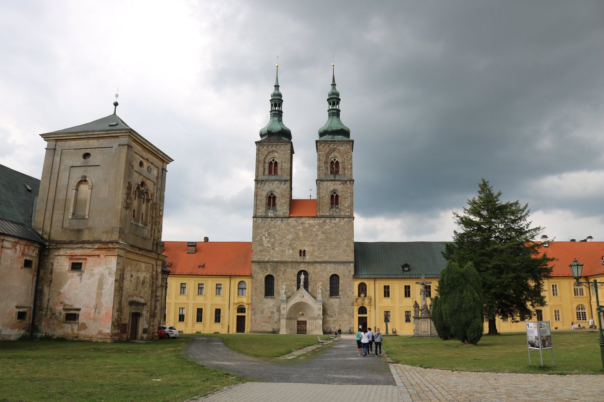 gimler12's tweet photo. 🏛️ Premonstrátský klášter v Teplé byl podle tradice založen roku 1193 blahoslaveným Hroznatou z Ovence. Po více než osmi stoletích stále patří k nejvýznamnějším památkám západních Čech.

📖 https://t.co/udzsmQBReY

#Teplá #Klášter #Historie #Prehis https://t.co/Ahkk6OlOH0