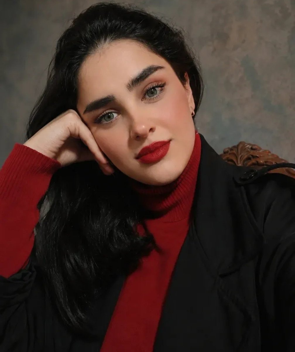 sferi9338's tweet photo. حیف این همه زیبایی💔🖤
جاویدنام #سحر_فلاح https://t.co/OweS5Z6QkI