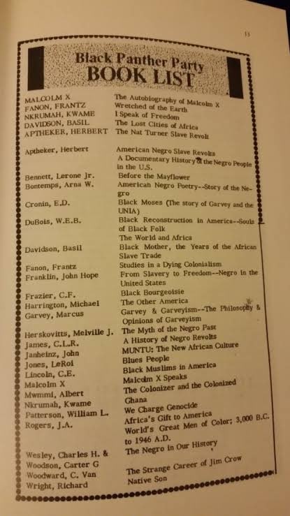 O_Garveysta's tweet photo. Pessoal fala muito dos Panteras Negras para falar de marxismo, enquanto tentam falar mal de Garvey. Vai ver a lista de leitura deles. Não vi nenhum livro de Marx.

Tem 3 livros sobre Garvey. Pegou a visão?! São três livros sobre Garvey.

Não vi Marx. https://t.co/BxxQhHDBsu