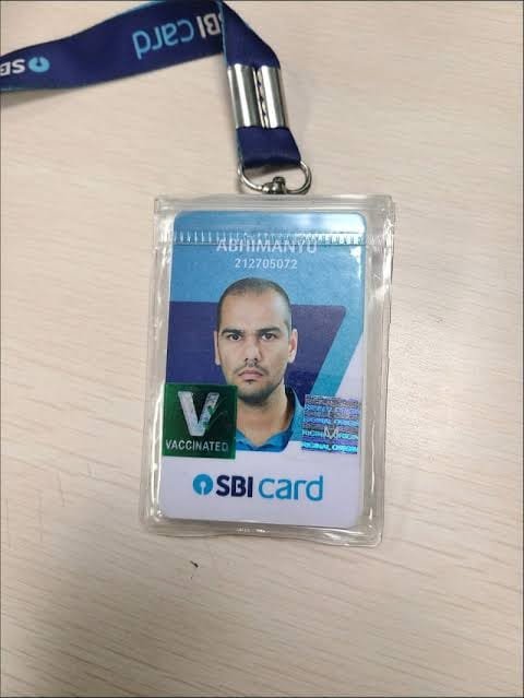 lenstual's tweet photo. Is this a real @SBICard_Connect Identity card? https://t.co/t0tnlSlCm8