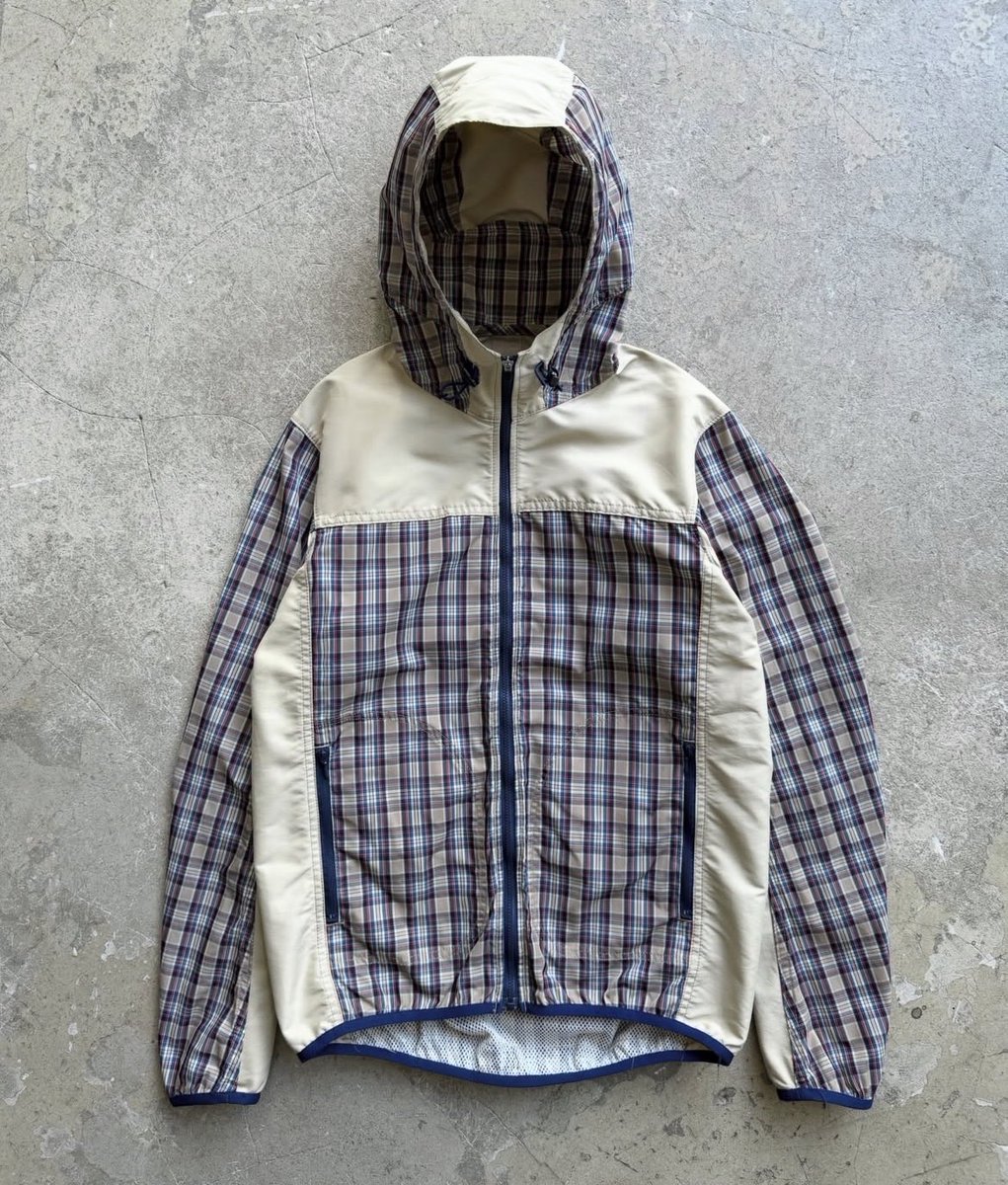pinkskysyre's tweet photo. 2012 comme des garçons plaid hooded jacket https://t.co/kTXZMHXzTf