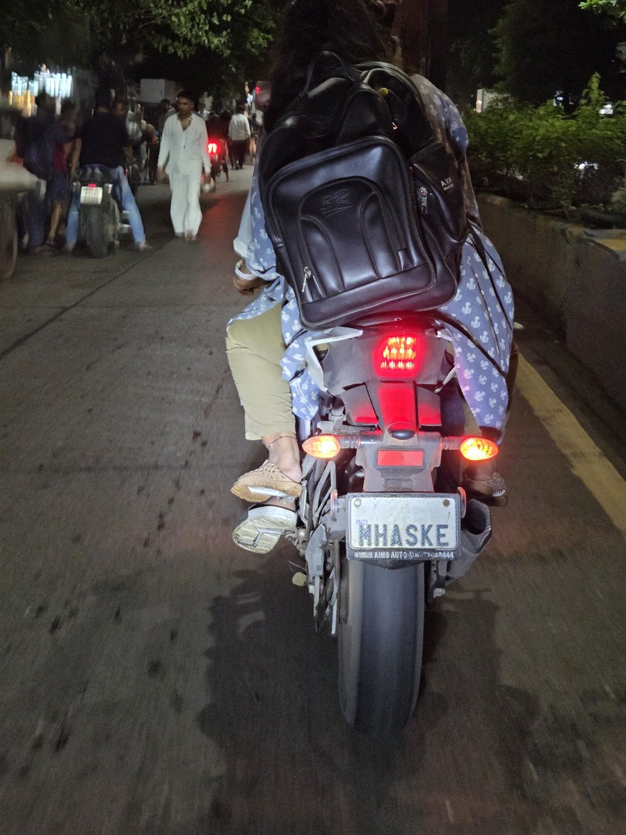 InYxdha's tweet photo. @ThaneCityPolice how are we supposed to identify who this person is🤔🤔🤔, this non sense should be stopped at some time, literally can't even report him https://t.co/3I1RiN909s