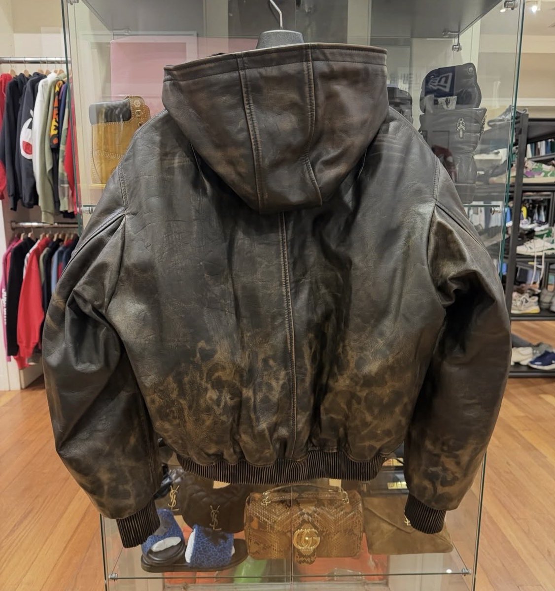 pinkskysyre's tweet photo. 424 cropped leopard print padded leather bomber jacket https://t.co/3HLpj3808Q