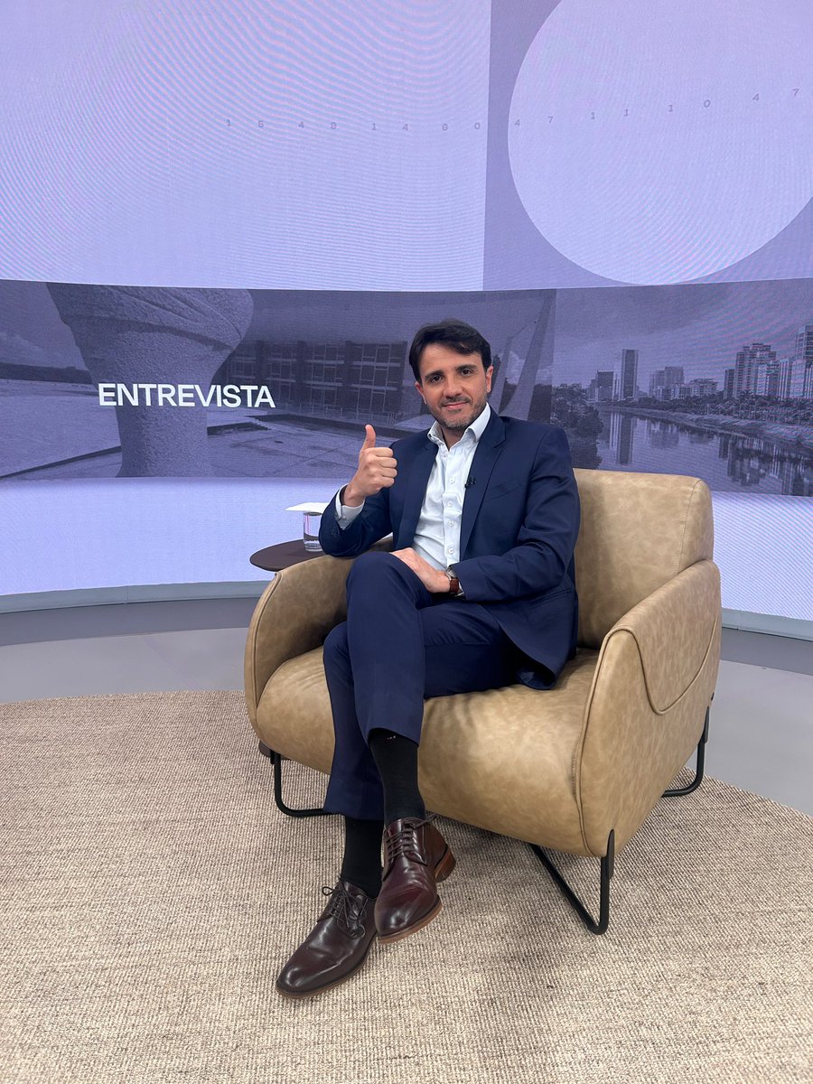 davidpiraja_'s tweet photo. Nunca na historia do Brasil um candidato a presidência foi tão questionado por jornalistas pelas suas propostas e respondeu de forma tão eloquente. Renan foi muito bem na Globo News. Muito mesmo. https://t.co/MW4mGviI0S