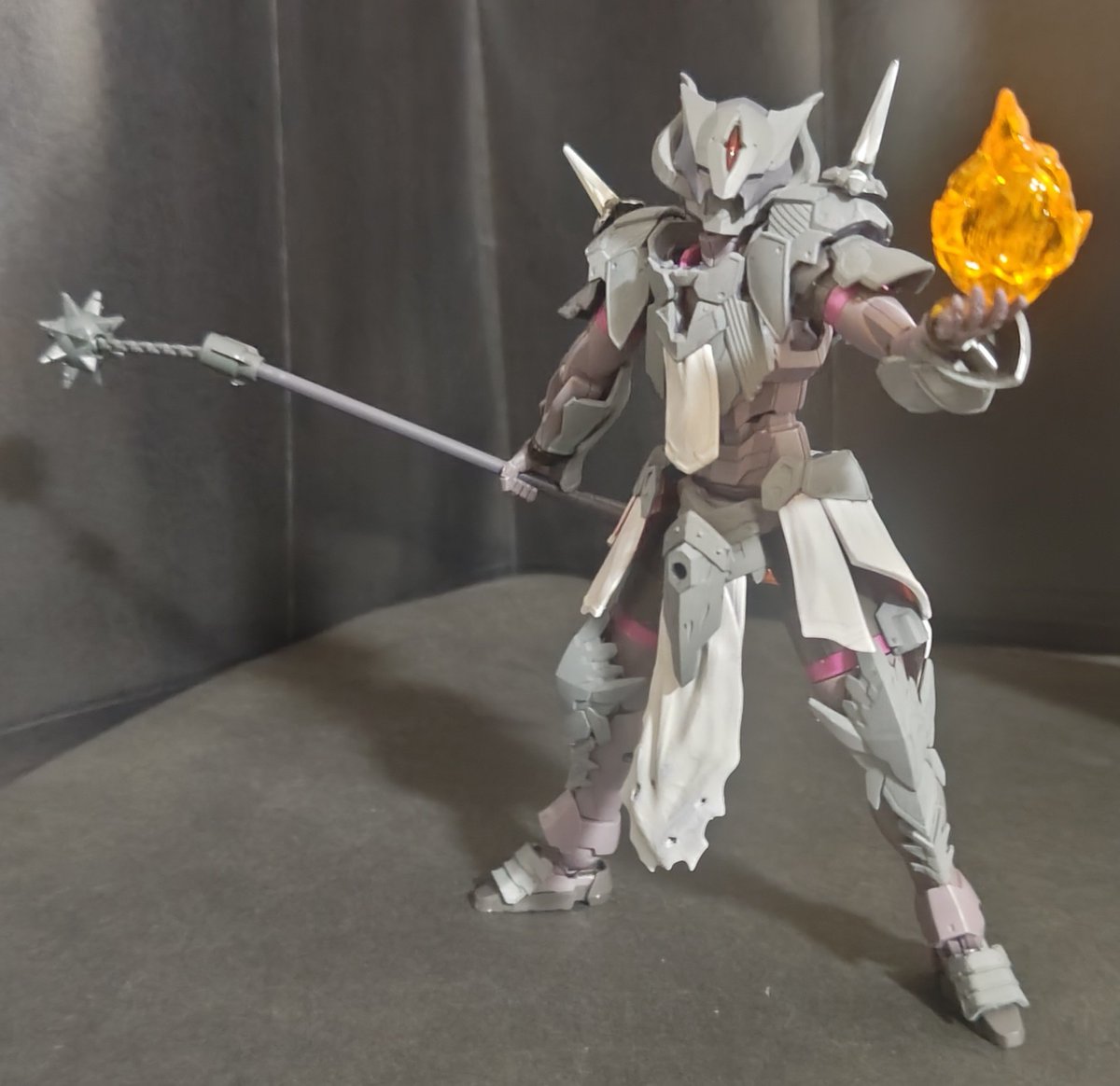 5082ofnir's tweet photo. 【灰燼の祈祷師】ヴィルク
クラスⅢ:キネルスマグス
エレメント:火
全てを灰にする火魔法を得意とする
自らが灰にまみれた様な出で立ちから【灰燼】と呼ばれる事もある
武器はモーニングスター
自分の腕を試したくて依頼に参加することとなった
#30MF財宝争奪戦
#魔術で参戦
#コメント灰は灰に塵は塵に https://t.co/3AvbYFm1h7