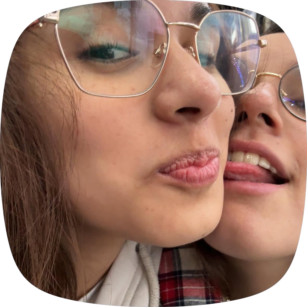 bvaleen15's tweet photo. La amo tanto csmmm https://t.co/BkBm5nKodm