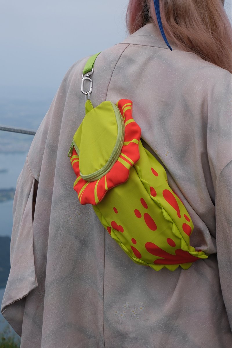 czbugsart's tweet photo. The new Nepenthes bag is coming soon! I spent so much time working with the manufacturer on the sample, and now I’m finally happy with it! It will be a perfect bag for our bug friends, and totally safe for them😉 I am expecting the whole batch to be done and available in Sept! 💚 https://t.co/PbUpOdK7Vc