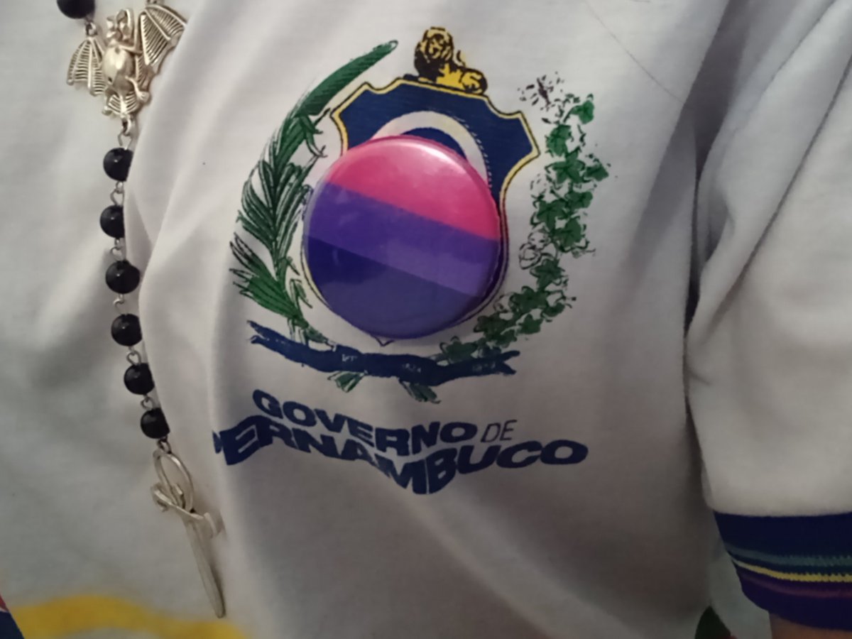 psykolera's tweet photo. hoje eu ganhei algo super gay na escola https://t.co/JHJ3cIB5He