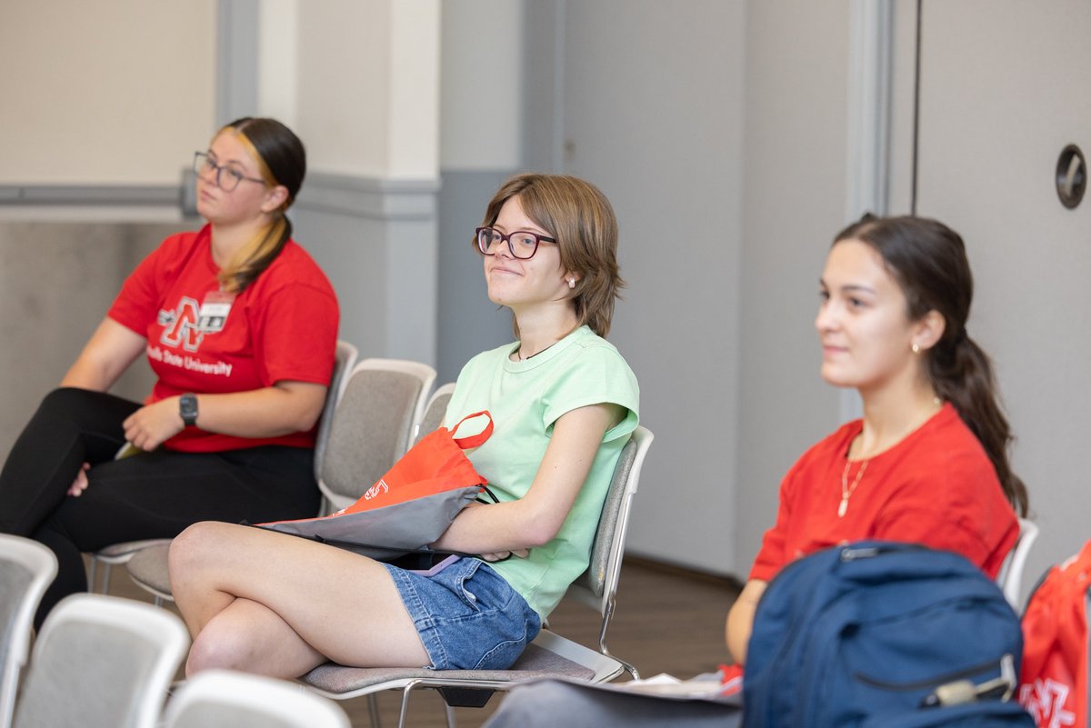 NichollsState's tweet photo. Today at the First-Generation Experience students got the chance to connect with campus resources, meet new friends and take the first steps toward a successful college journey. Welcome to the Nicholls family! ♥️⚔️ https://t.co/hrmfuFMCb4