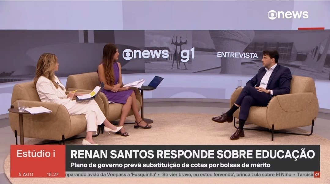 Lucas_Sha10m's tweet photo. "Você é estuprador, candidato?"
"De forma alguma, considero isso um ato deleterio" 
"E uma mulher estuprando um homem, candidato?"
"Errado da mesma forma" 
"E se nós tirassemos nossas roupas agora, candidato?"
"Sadi, o que é isso, você é casada"
"E se a gente sacasse o seu pênis da calça, candidato?" 
"..."
"E se eu botasse a minha boca no seu falo, candidato?"
"É pra ficar parado?"