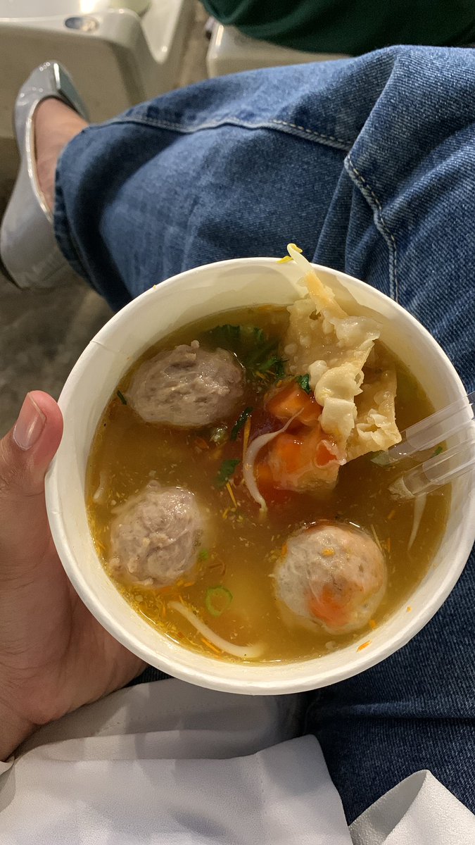 shshelll's tweet photo. hari ini gua me time ke gbk dan minum tuku di dukuh atas https://t.co/k6hiHLwtFB