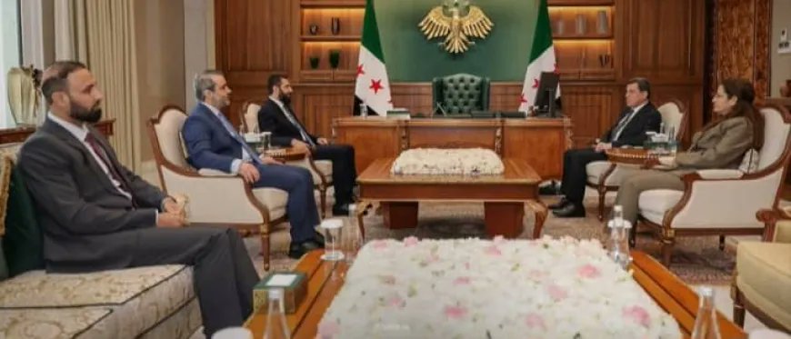 SwryH76158's tweet photo. لااستطيع كمواطن سوري عادي ان اعلق او اتوقع او ابدي راي بخصوص ملف قسد ملف قسد ملف دولي تتدخل فيه دول كبيرة كثيرة وبالنسبة لي انا على ثقة تامة بحرص السيد الرئيس احمد الشرع على وحدة واستقلال سوريا الرجل تاريخه وطبيعة تفكيره ونشاته لايمكن الا ان تدفعه باتجاه هذا الخط واحتواء المكون الكردي ايضا انا معه لايوجد اي سبب لدفع الاكراد للتطرف القومي البلد تبنى من جديد باسس مختلفة ومن الافضل ان يشارك كل ابناؤها باعمارها الاكراد يعرفون جيدا ان الطموحات القومية الانفصالية كلفتهم كثيرا وادخلتهم باتون حروب وتهجير واستخدام لاينتهي ولابد من مراجعة نقدية لخط النضال الكردي نقد ذاتي حقيقي هل مصلحة الكردي ان يعيش في وطن معزز مكرم مثله مثل بقية المكونات الاخرى ام يعيش منفصلا في وطنه على امل ان يحقق استقلال ذاتي لايمكن ان يحصل ولوحصل سيكون مرهون بارادة دول الجوار الاخرى و القوى العالمية التاريخ والعقل والمنطق كنصيحة للاكراد ان تعيشوا بسلام مع الاخرين وتعملوا وتشتغلوا بكل امن وامان بعيدا عن اي احلام قومية دونكوشوتية