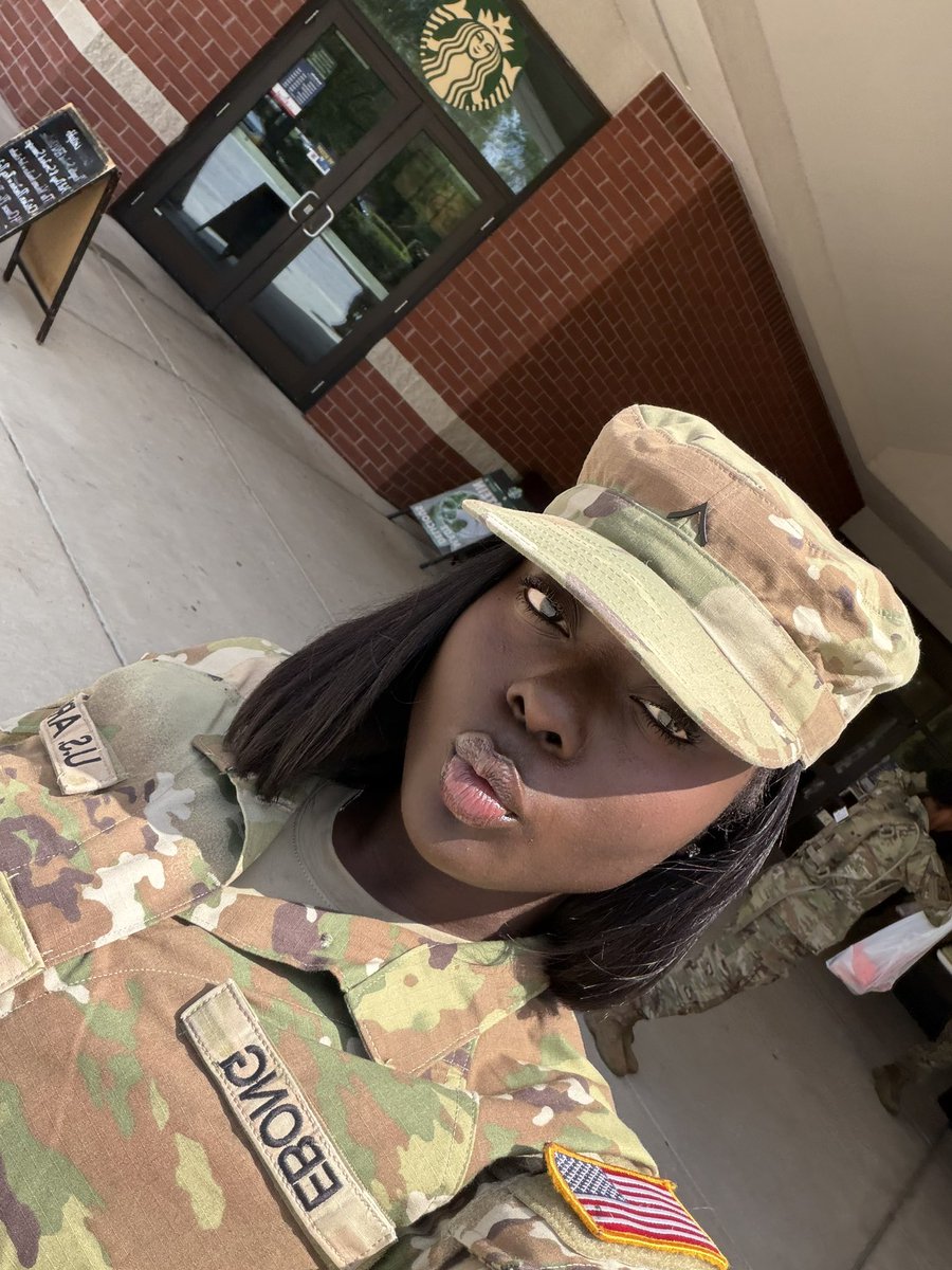 obviahone's tweet photo. I miss wearing my uniform 🙄 https://t.co/xQodyWwlKj