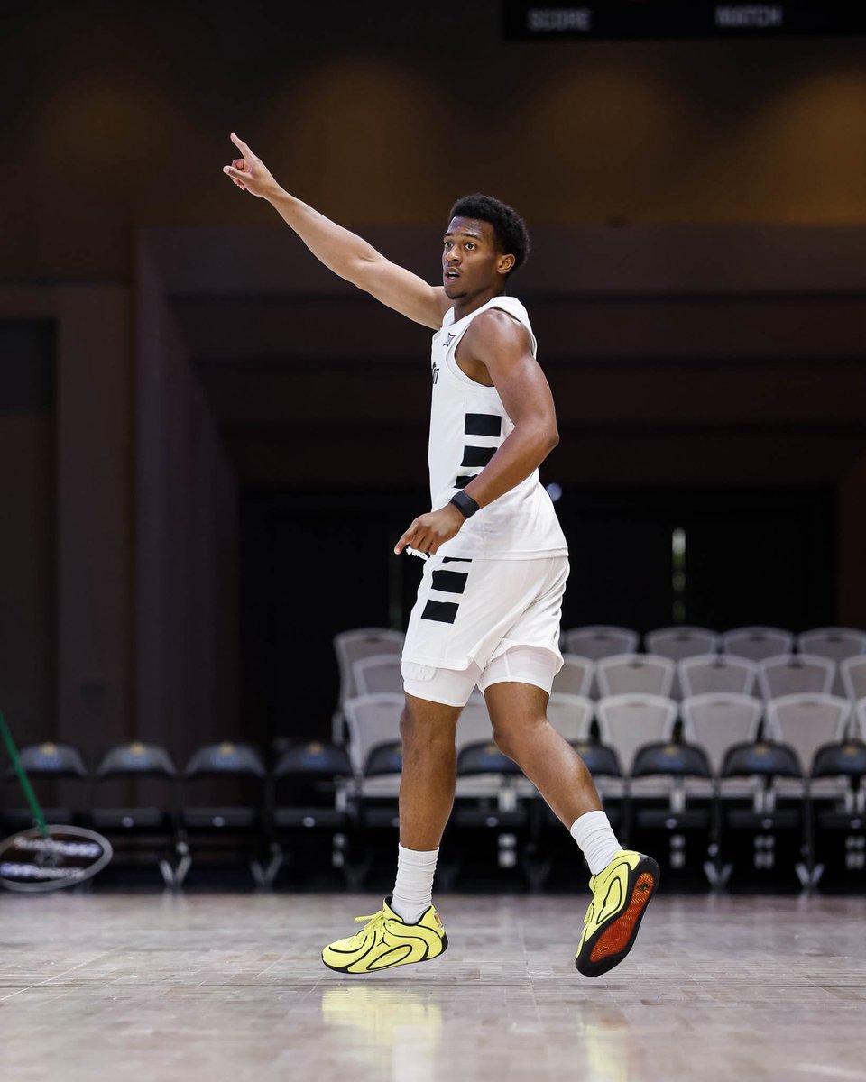GoBearcatsMBB's tweet photo. First half flicks 📸 https://t.co/CYajjC0IuX